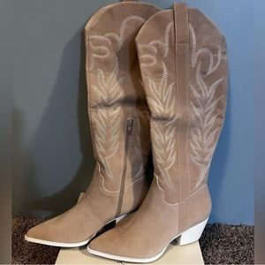 New Oasis Society Samara Beige Western Boots.